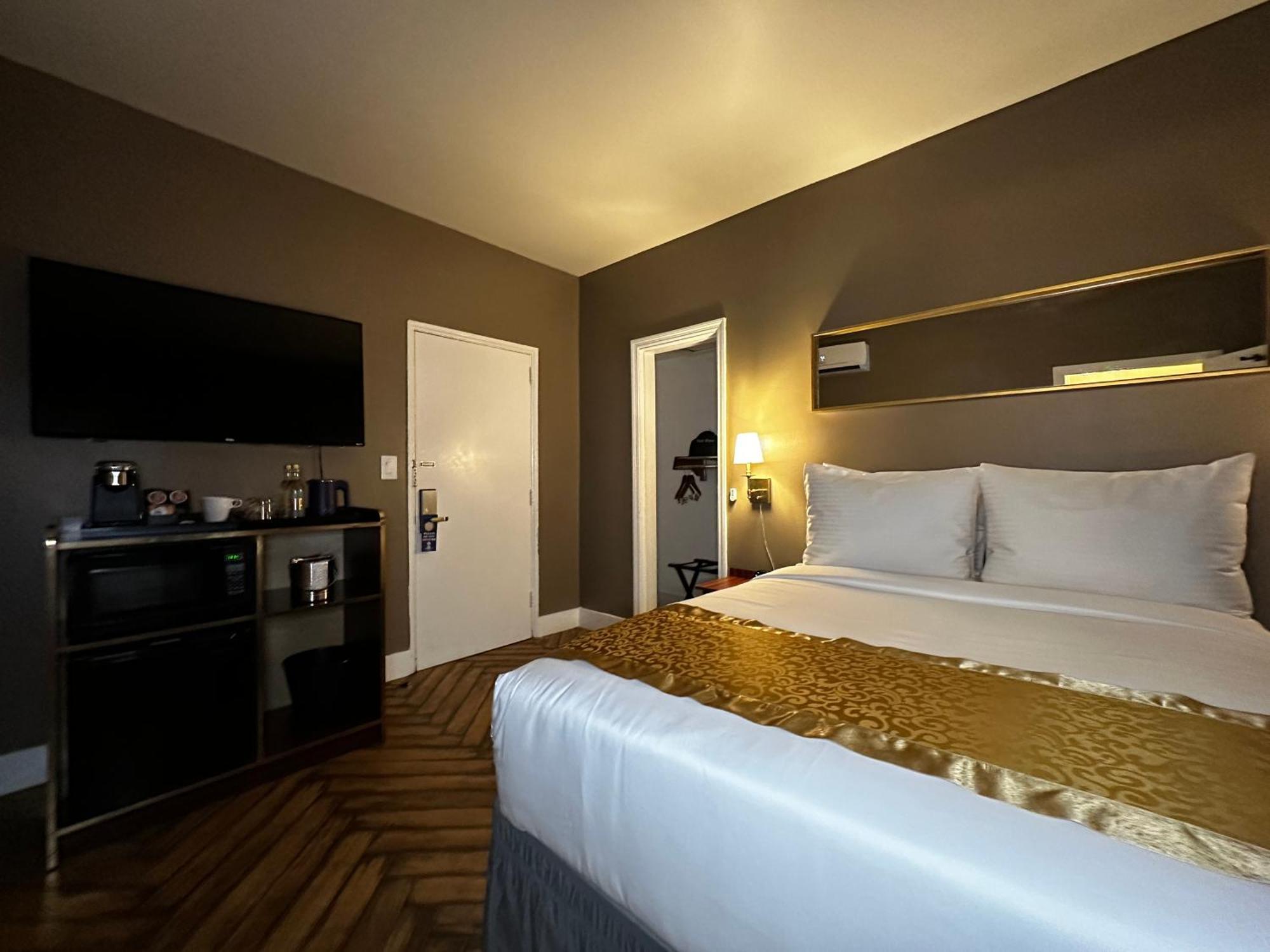 Hotel Tb Downtown